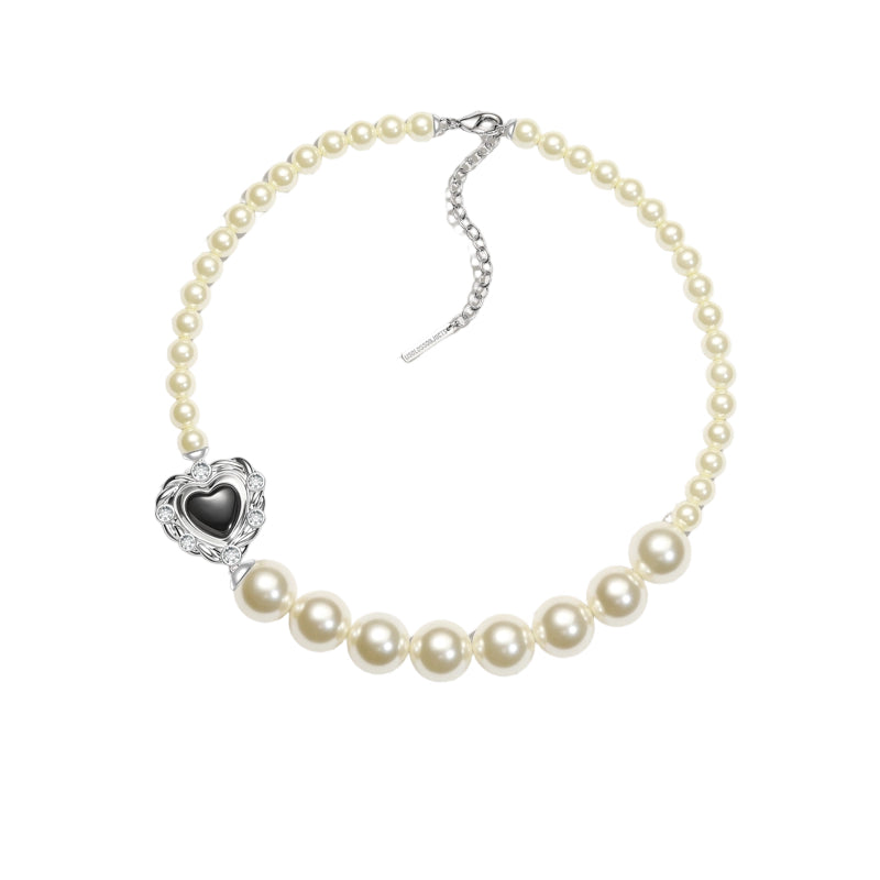 USELESS OBJECTS Uheart Large Pearl Necklace with Heart